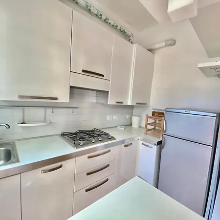 Coluccio C&l Home, In Coorte Silenziosa Milanese, Vicino A Metropolitana, Strategica Per Eventi, Fiere E Concerti * Mediolan